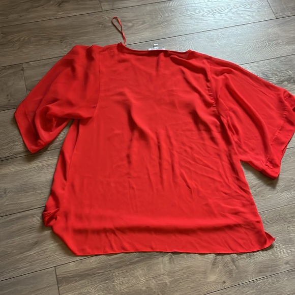 Red J-lo Blouse, size large - Picture 9 of 9